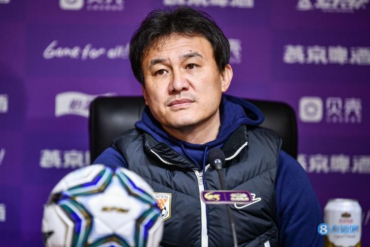 泰山队主帅郝伟正常带队训练