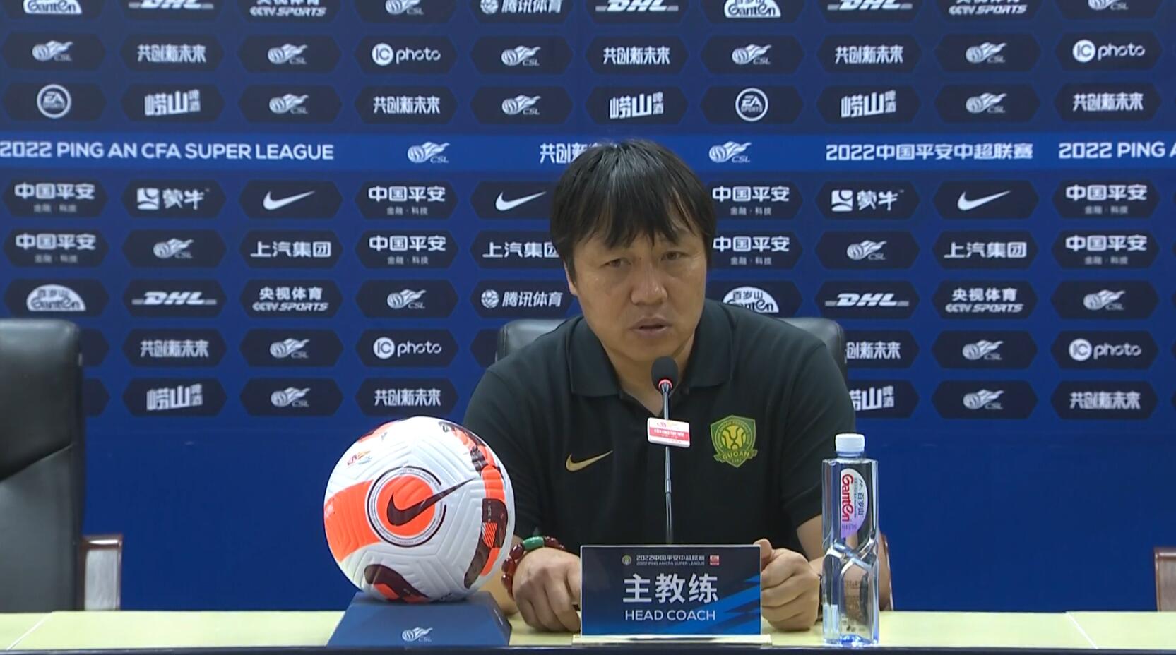 谢峰谈阿德本罗伤情及张玉宁表现