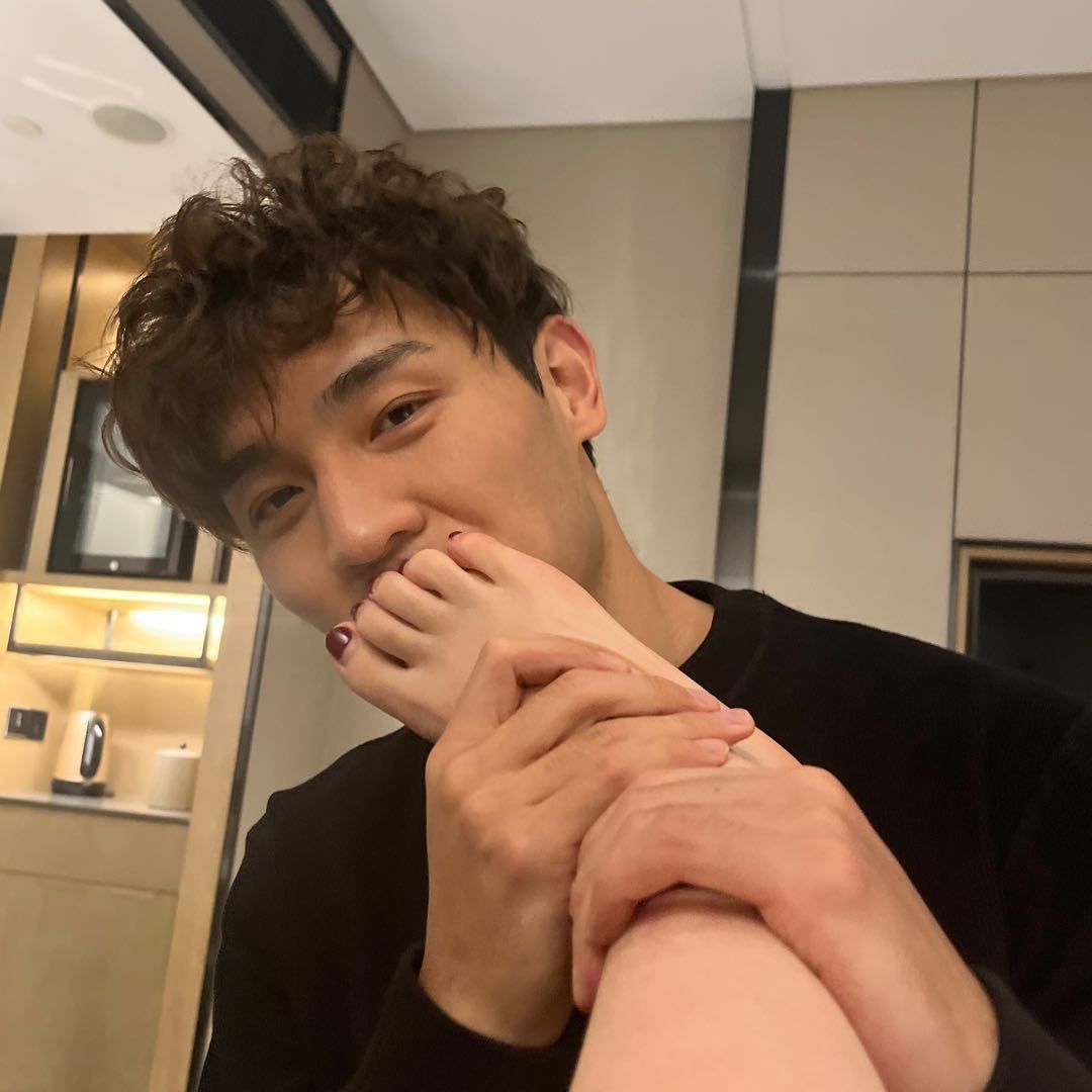 疑似吴兴涵与女粉丝合照曝光