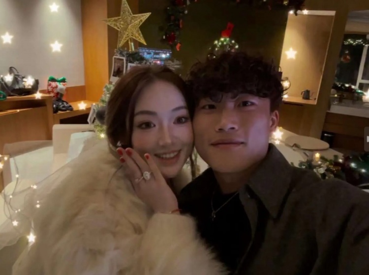 晒幸福！谢文能与妻子甜蜜合照：共度101天啦