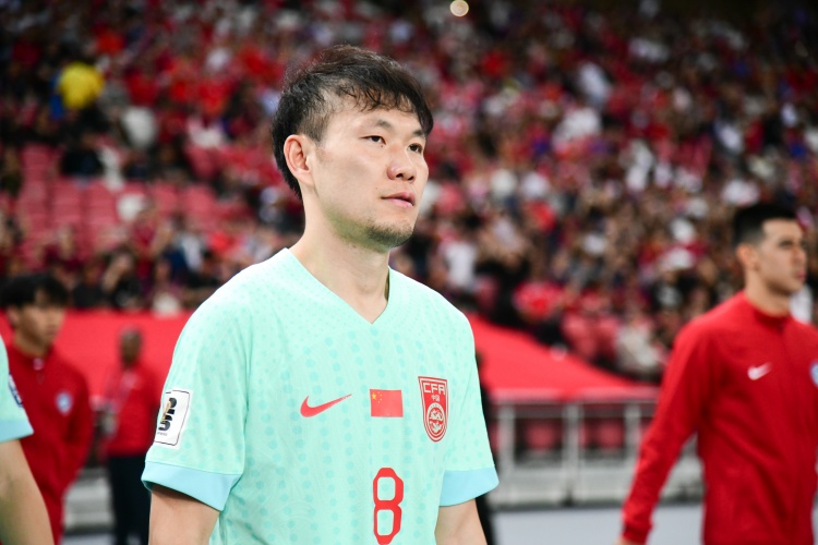 国足教练组暂停征召李源一
