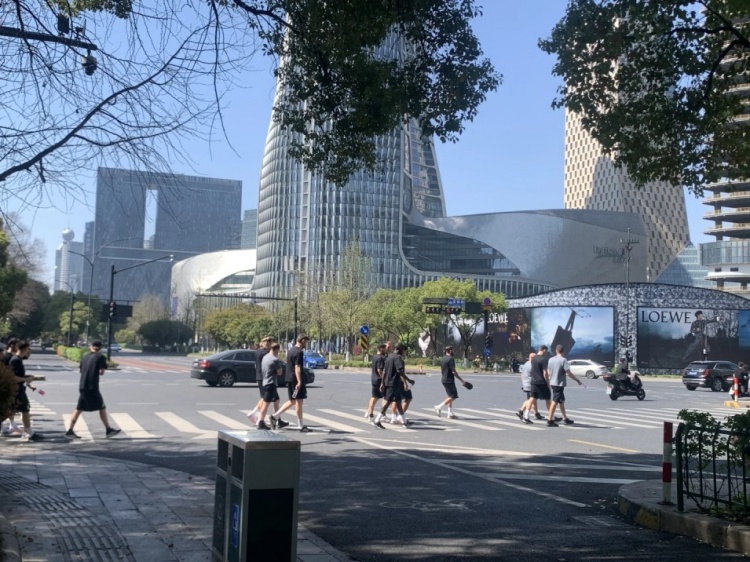 网友偶遇澳大利亚队晨练于万象城