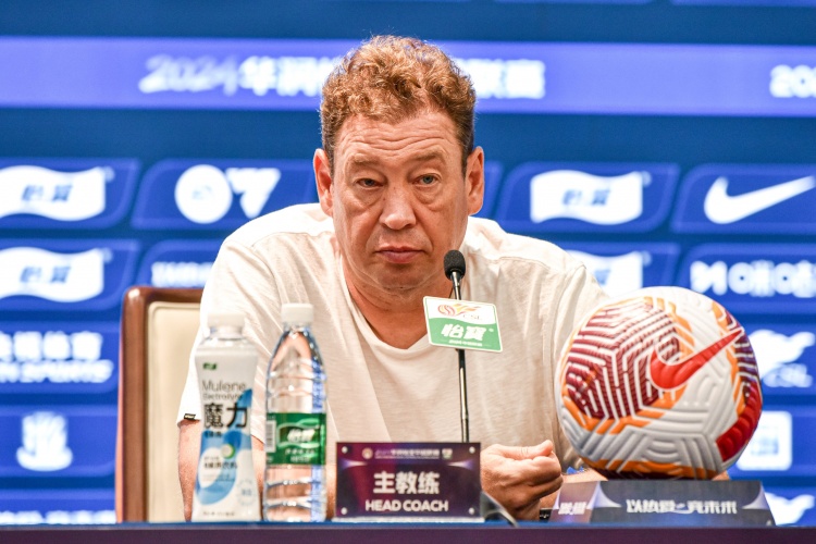 斯卢茨基否认国脚联赛表现不佳