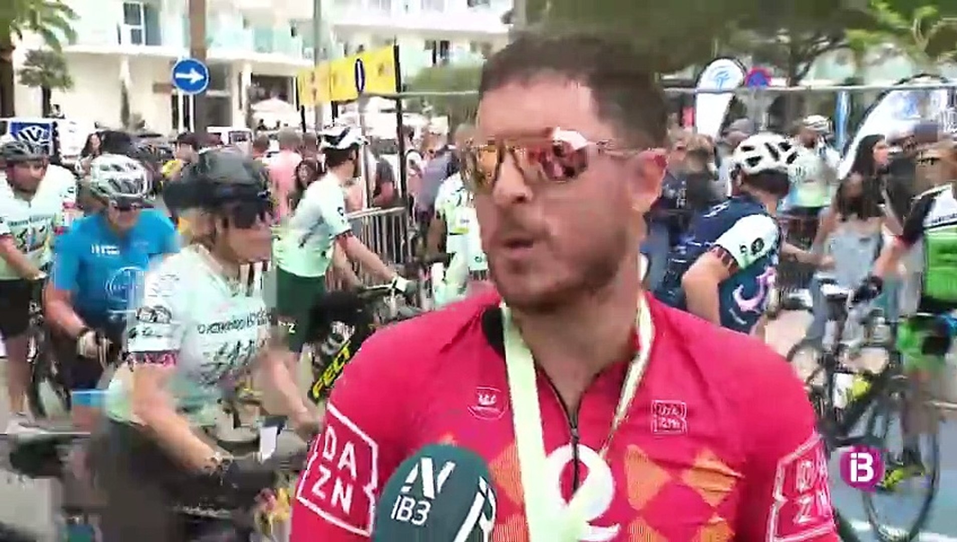 阿扎尔骑行挑战自我